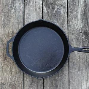 Lodge Seasoned Cast Iron Skillet - PFAS-Free, Non-Toxic Cookware - Use with an Oven, Stove, Grill, or Campfire - Naturally Non-Stick & Oven Safe - 12 Inches