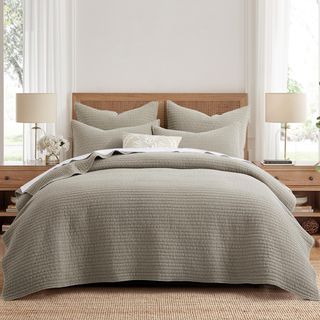 Eyelet 3-Piece Quilt Set