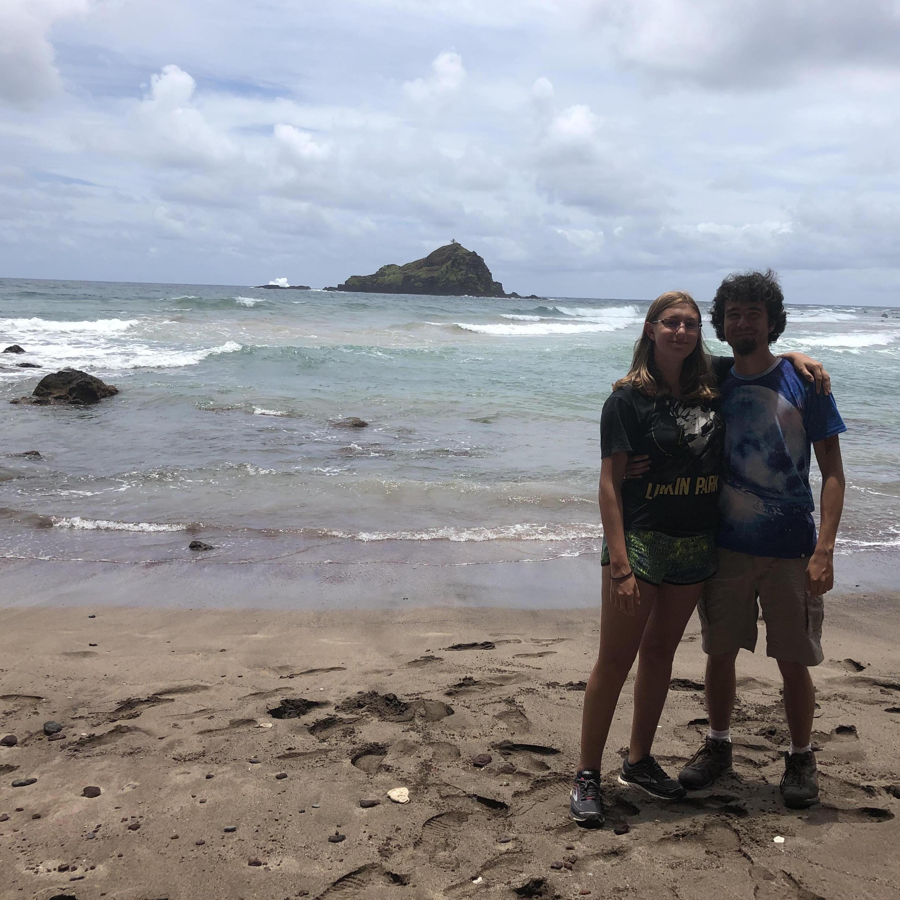 MAUI, HAWAII

A quick stop along a beach on our way to  the Waianapanapa State Park.