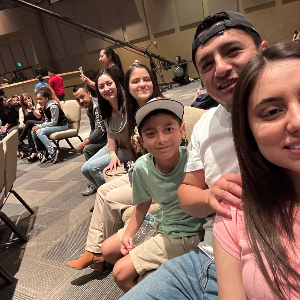 Noche divertidia adorando a Dios con Miel San Marcos