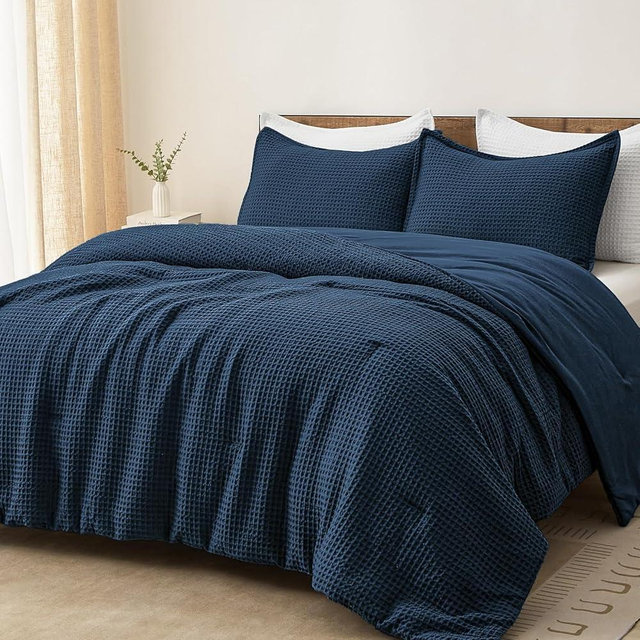 PHF 3 Pieces Waffle Weave Comforter Set Queen Size, Lightweight Breathable Comfy Bedding Set for All Season, Ultra Soft Textured Comforter Set with 2 Pillow Shams, Navy Blue