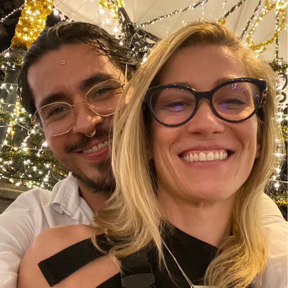 So happy! We cannot wait to celebrate with you.
_________________________________________
Estamos muy felices e impacientes por poder festejar con ustedes!