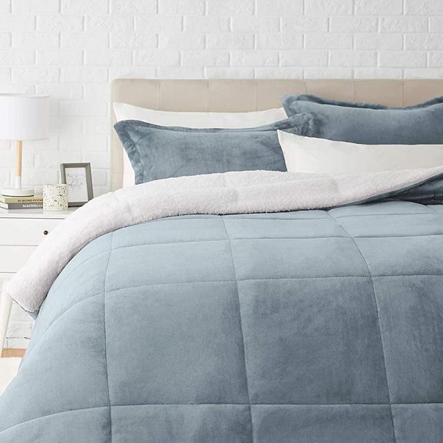 Amazon Basics Ultra-Soft Micromink Sherpa Comforter Bed Set, Full or Queen, Tide Pool Blue - 3-Piece