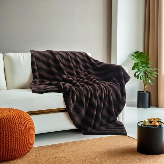 inchgrass Faux Fur Blanket Luxury Fur Throw Blanket Super Warm Elegant Cozy Fuzzy Throw Blankets for Couch,Armchair and Bed Washable Plush Blankets Brown 50"x60" Throw Blankets