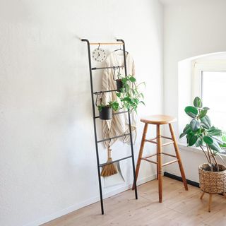 Tower Ladder Hanger