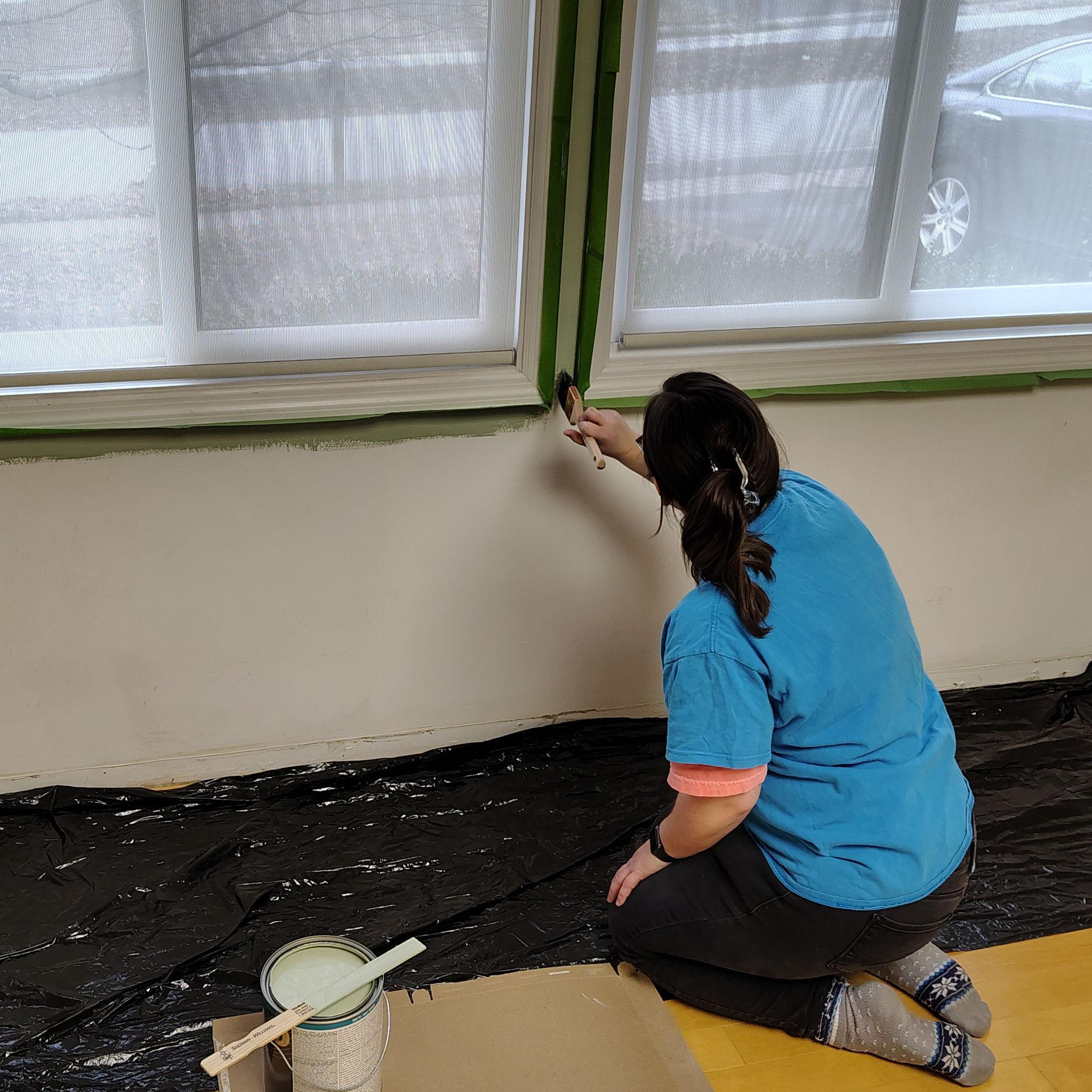 Elizabeth got the job of cutting the difficult to reach spots :)