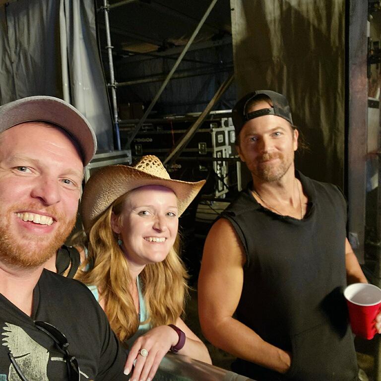 Emily spotted Kip Moore in the crowd and ran after him to catch a photo!