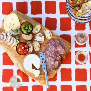 Bold Gingham Tablecloth