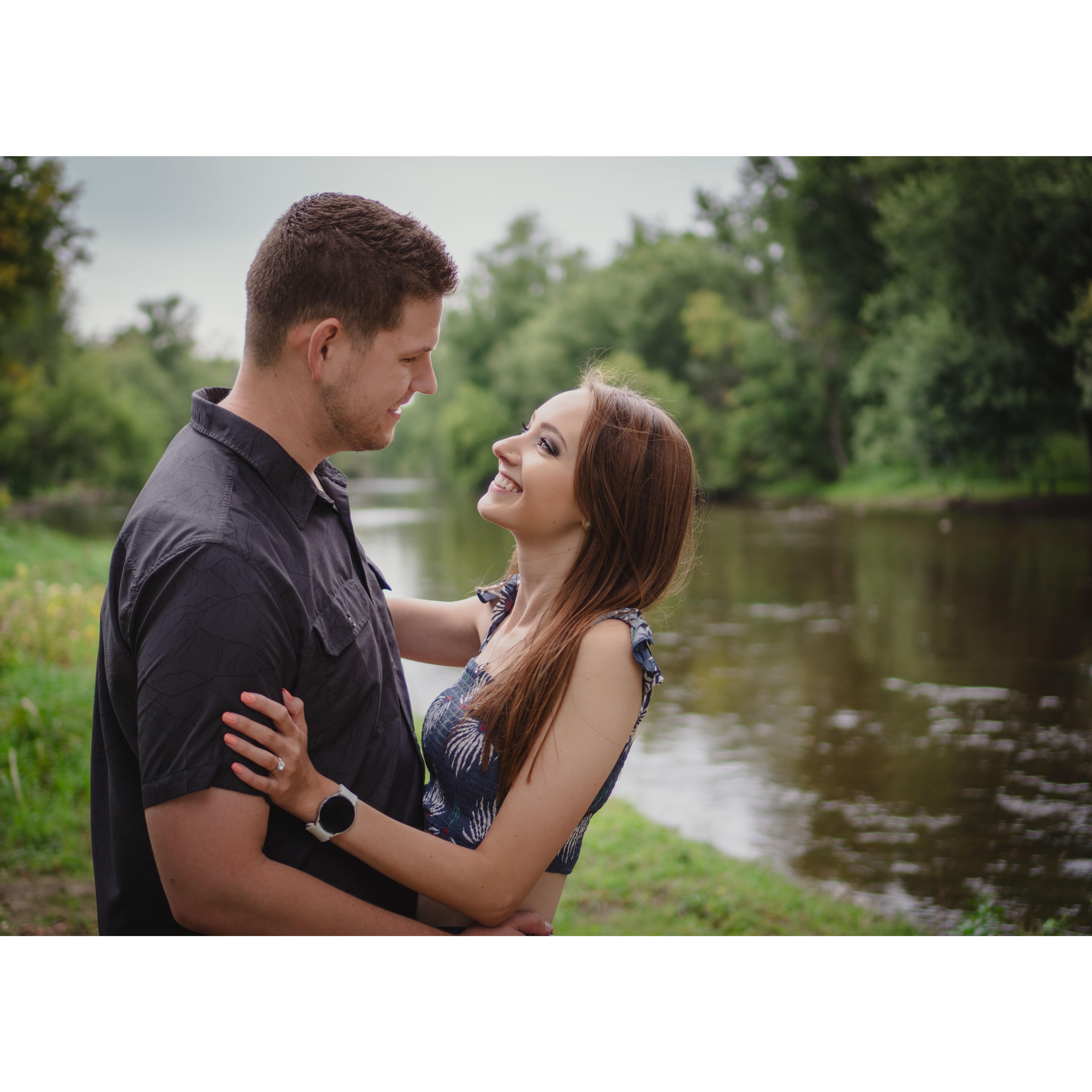 Engagement Photos in Settlers Park (Mequon/Thiensville, WI)