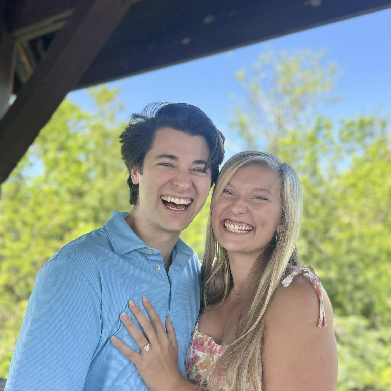 We’re engaged!!!!💍