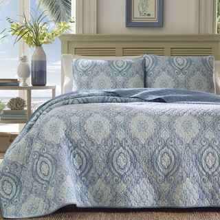 Turtle Cove 3-Piece Reversible Quilt Set