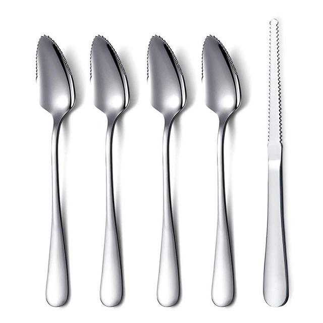HOMQUEN Amazon Brand Grapefruit Spoons 5 Pieces Set, 4 Stainless Steel Grapefruit Spoon and 1 Grapefruit Knife with Titanium Plating, Grapefruit Utensil Set, Serrated Edges Spoon Pack of 5 (Silver)