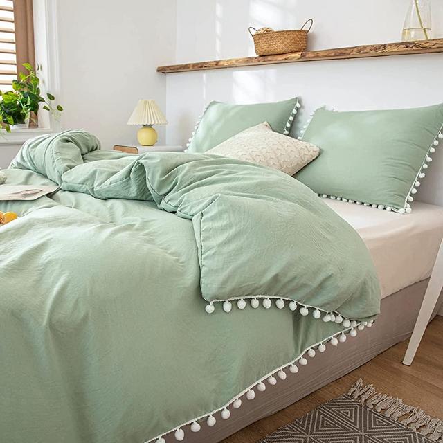 Bedbay Sage Green Comforter Set Queen ,Boho Comforter , Dark Sea Green Pom Pom Fringe Farmhouse Bedding Comforter Set All Season Soft Washed Microfiber Bedding with 2 Pillowcases (Green, Queen)