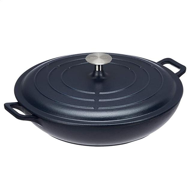 Amazon Basics Enameled Cast Iron Covered Casserole Skillet, 3.3-Quart, Matte Navy