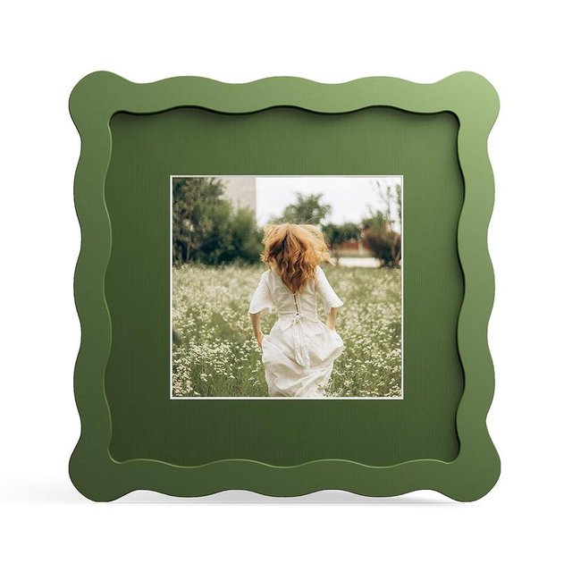 THKRLOF 6x6 Picture Frame with Mat for 4x4, Wavy Edge Wooden Real Glass Photo Frame for Tabletop and Wall Hanging, Green, 1 Pack