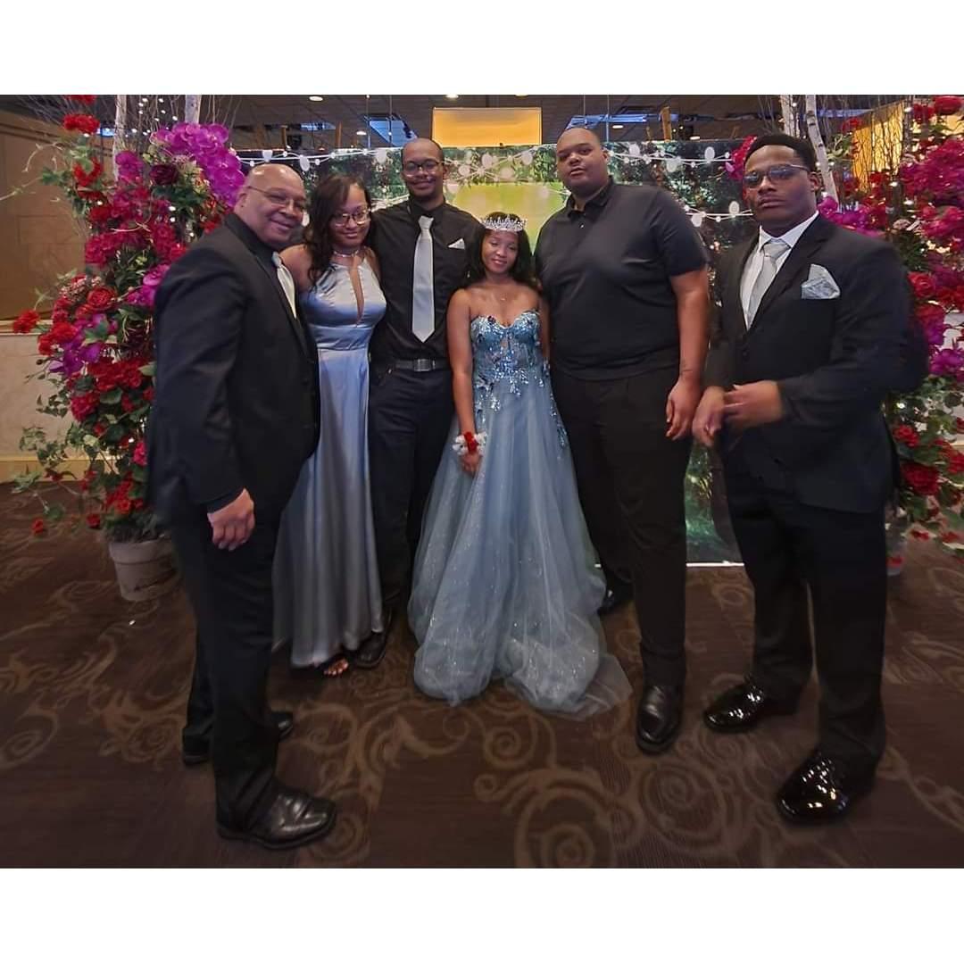 Javon Hunter, Justin Hunter, Larissa Jones, Jaylyn Hines & Jayden Hines