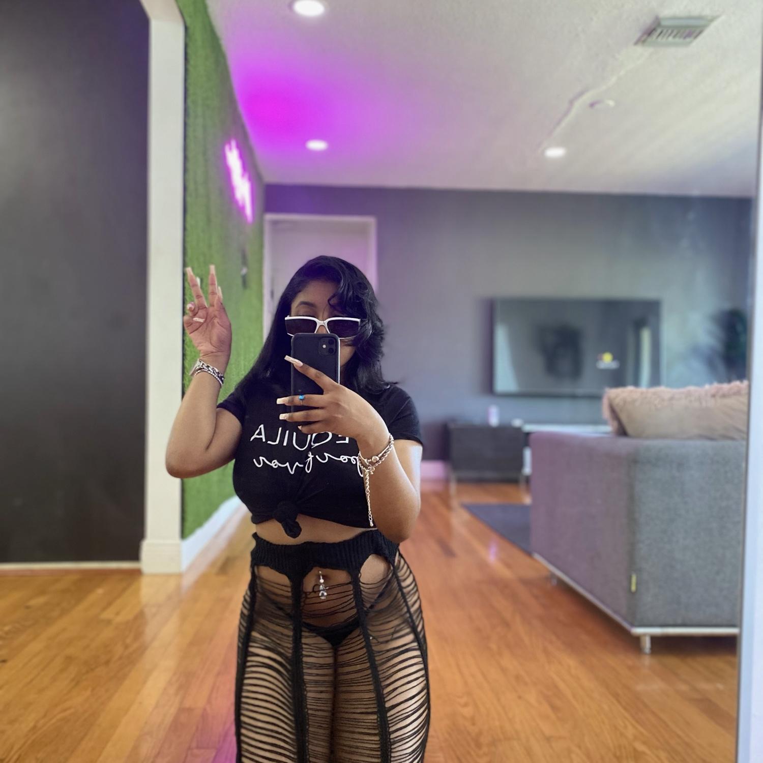 Put 2 fingers up if you pretty and you know it!