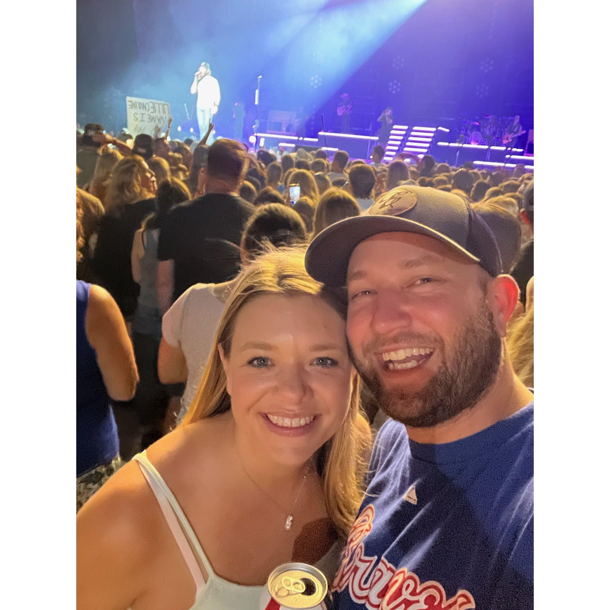 An impromptu Thomas Rhett concert