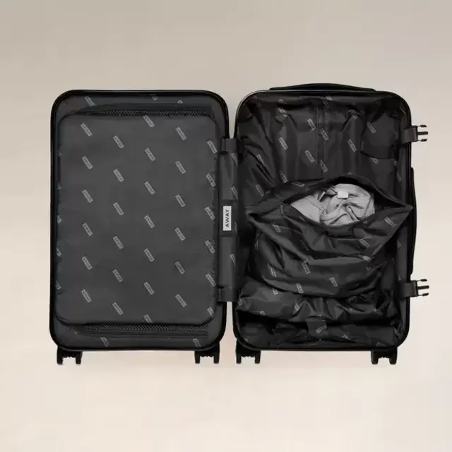 The Bigger Carry-On Black