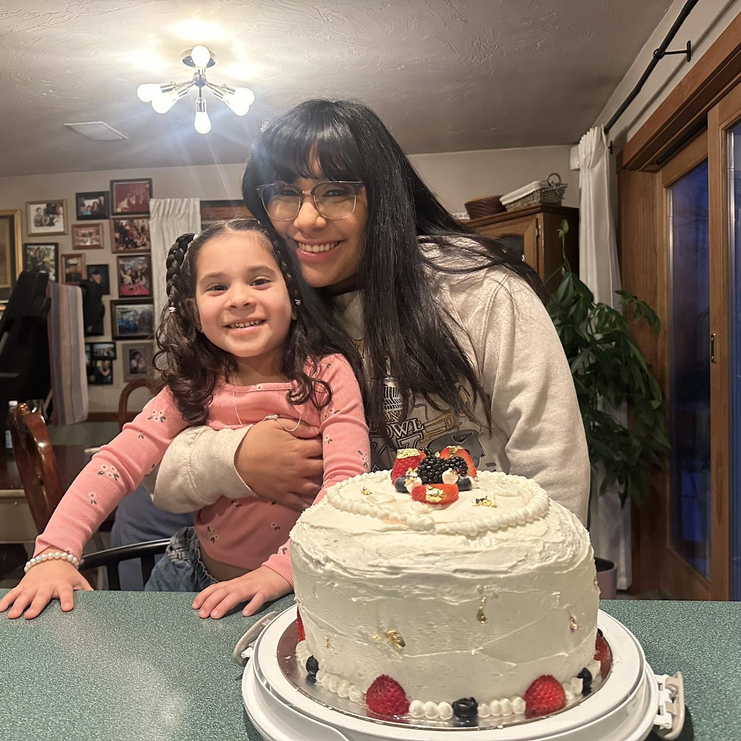 Mom and moon made Mia’s birthday cake !