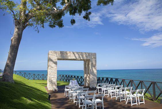 The Wedding Website of Monique Taylor and Christopher Middleton