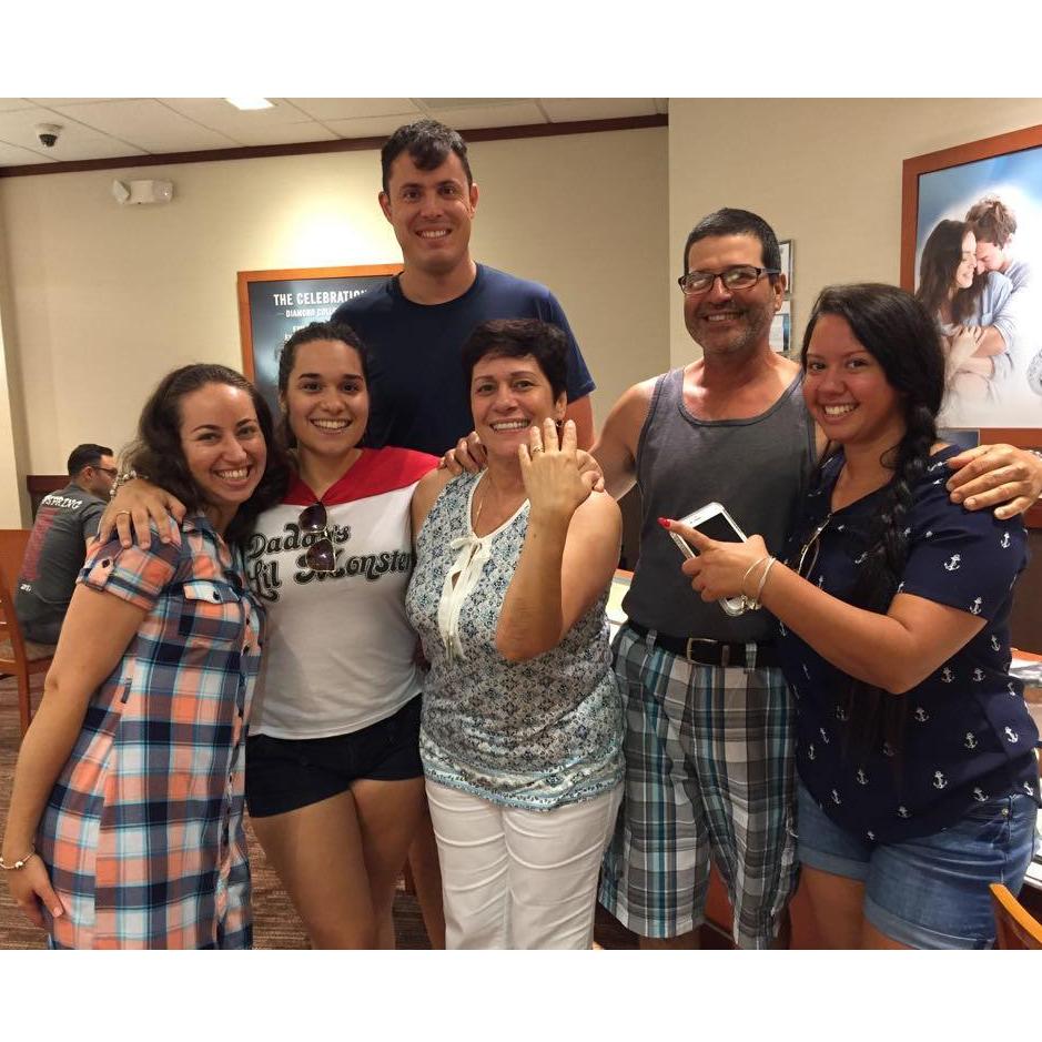Sharing another picture with Tata and Norman, we love you !!. 
Compartiendo otra foto con Tata y Norman, los amamos!