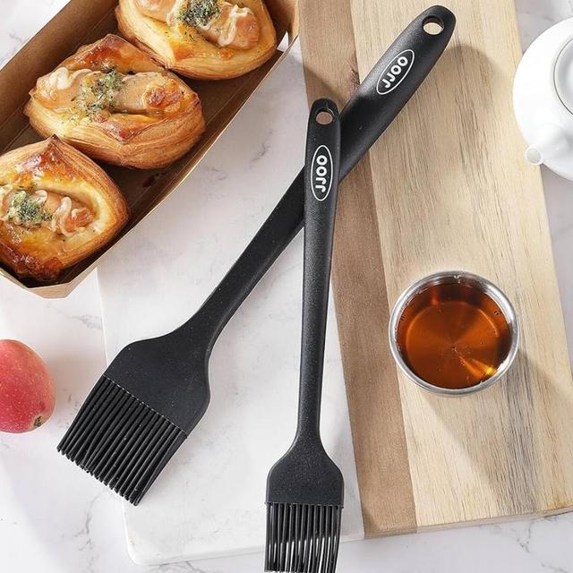 2PCS Silicone Basting Pastry Brush, JJOO Heat Resistant Food Cooking Brush for Oil, Sauce, Baking, BBQ and Grill, BPA Free, Dishwasher Safe (2Pack, Black)