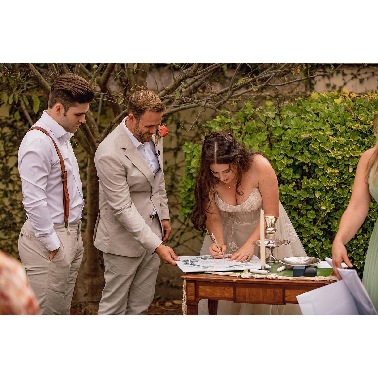 Signing the ketubah