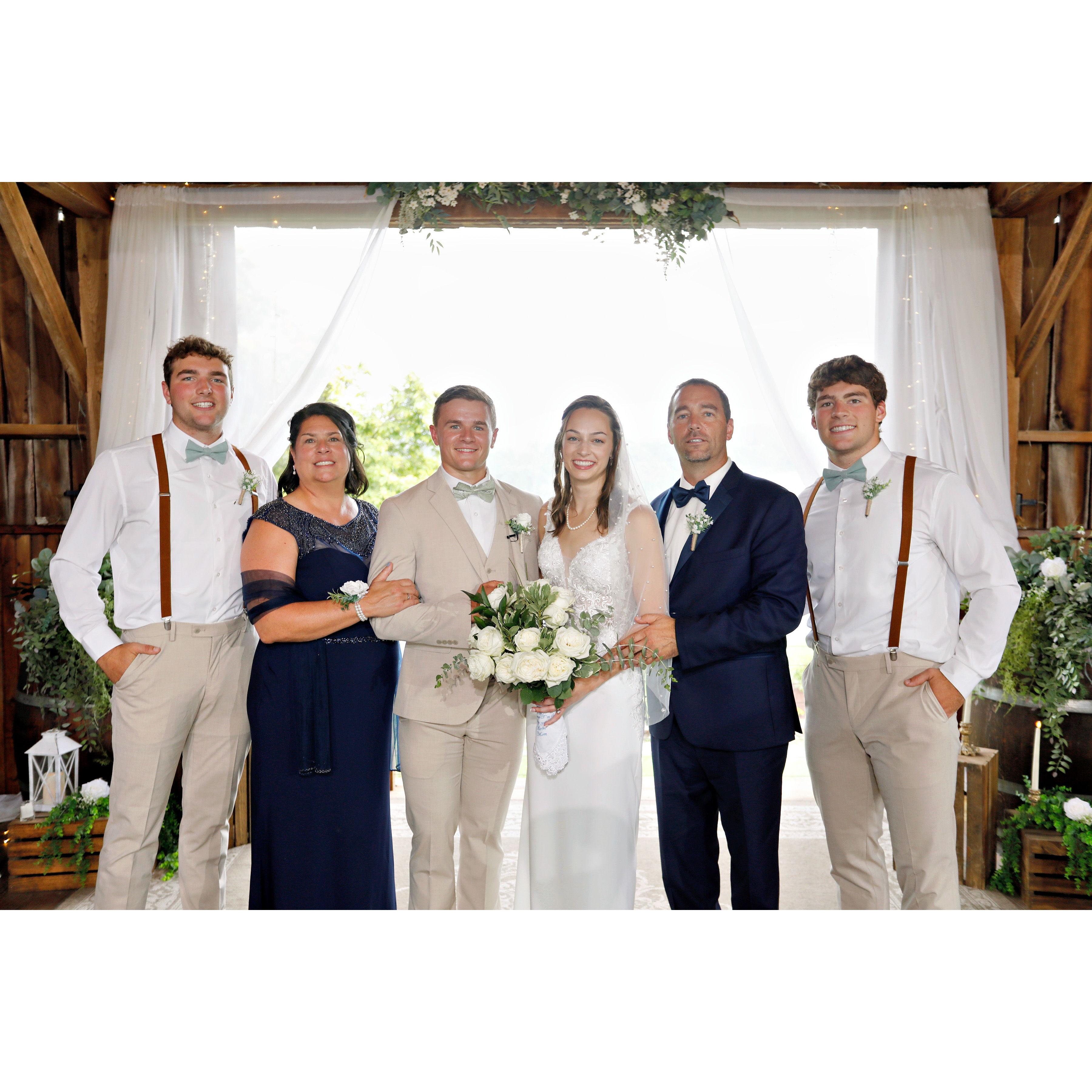 Hutchison Family Portraits - https://photos.app.goo.gl/VmycQbNfsAwT7nyv7