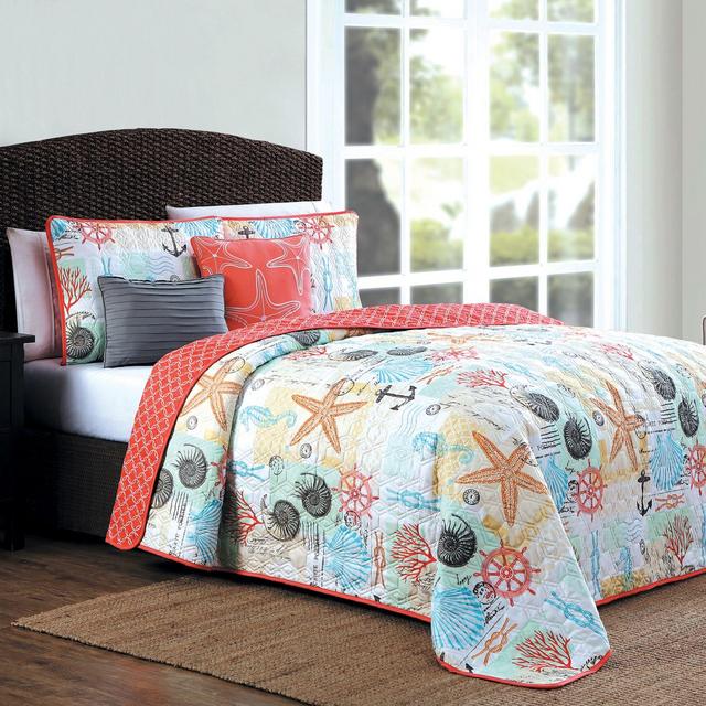 Heritage Bay Belize Reversible King Quilt Set in Coral