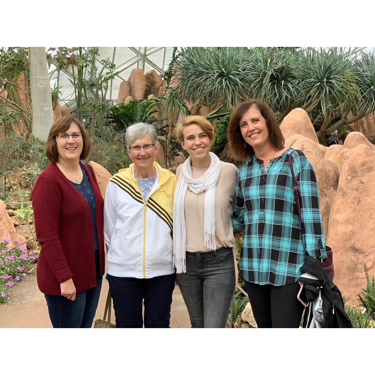 Visited the domes with my family: Great Aunt Lisa, Grandma Barb Elliott, and my Mom (Julie Huss)