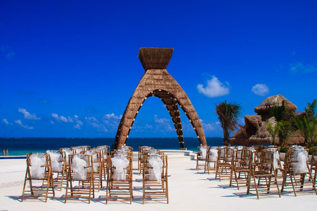The Wedding Website of Lianna Thomaidis and Ralph Hoyos
