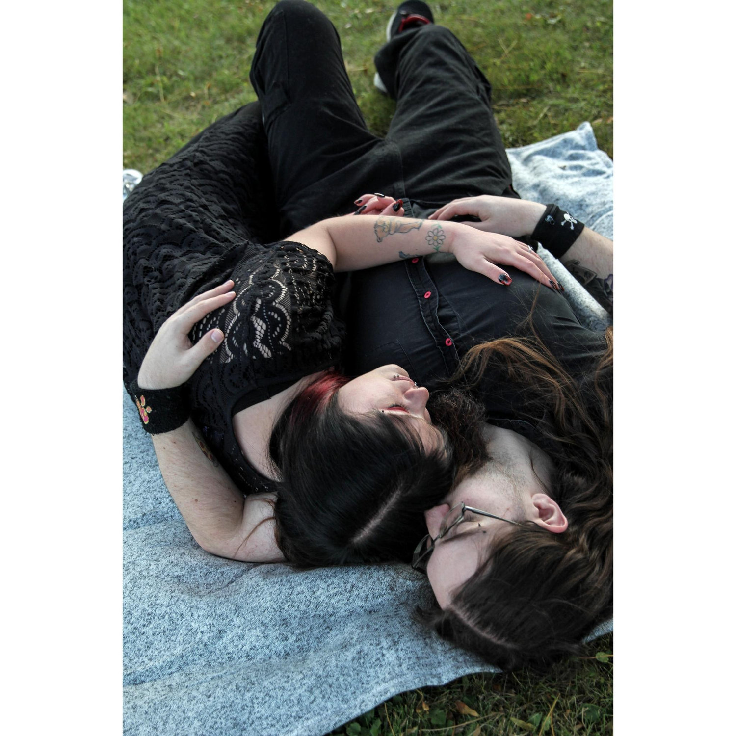 Engagement Photos 🖤
♡Location: Elmlawn Memorial Park
♡Photographer: Alyssa Knowlton, Lyssa Lee Photography