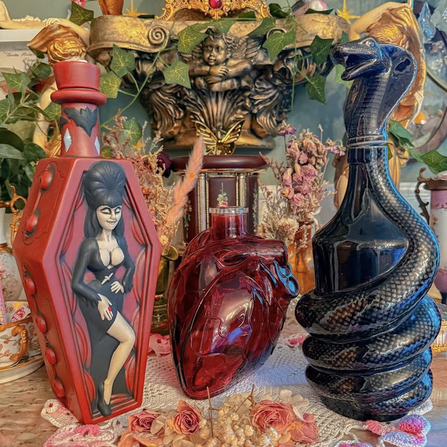 Collectors edition vase: Halloween themed