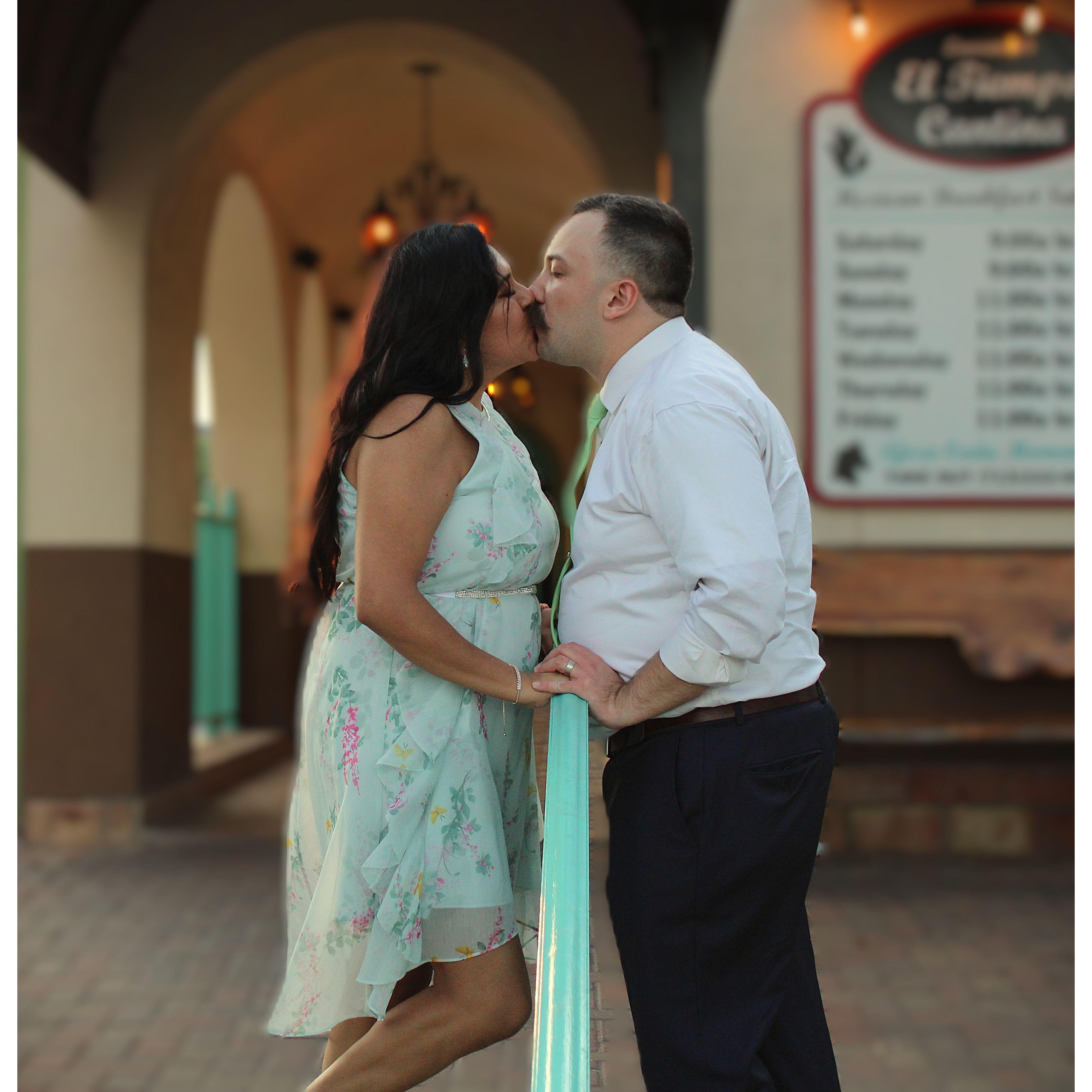 A kiss to seal the deal! 💋💍 Laura and Joseph share a romantic moment after dinner