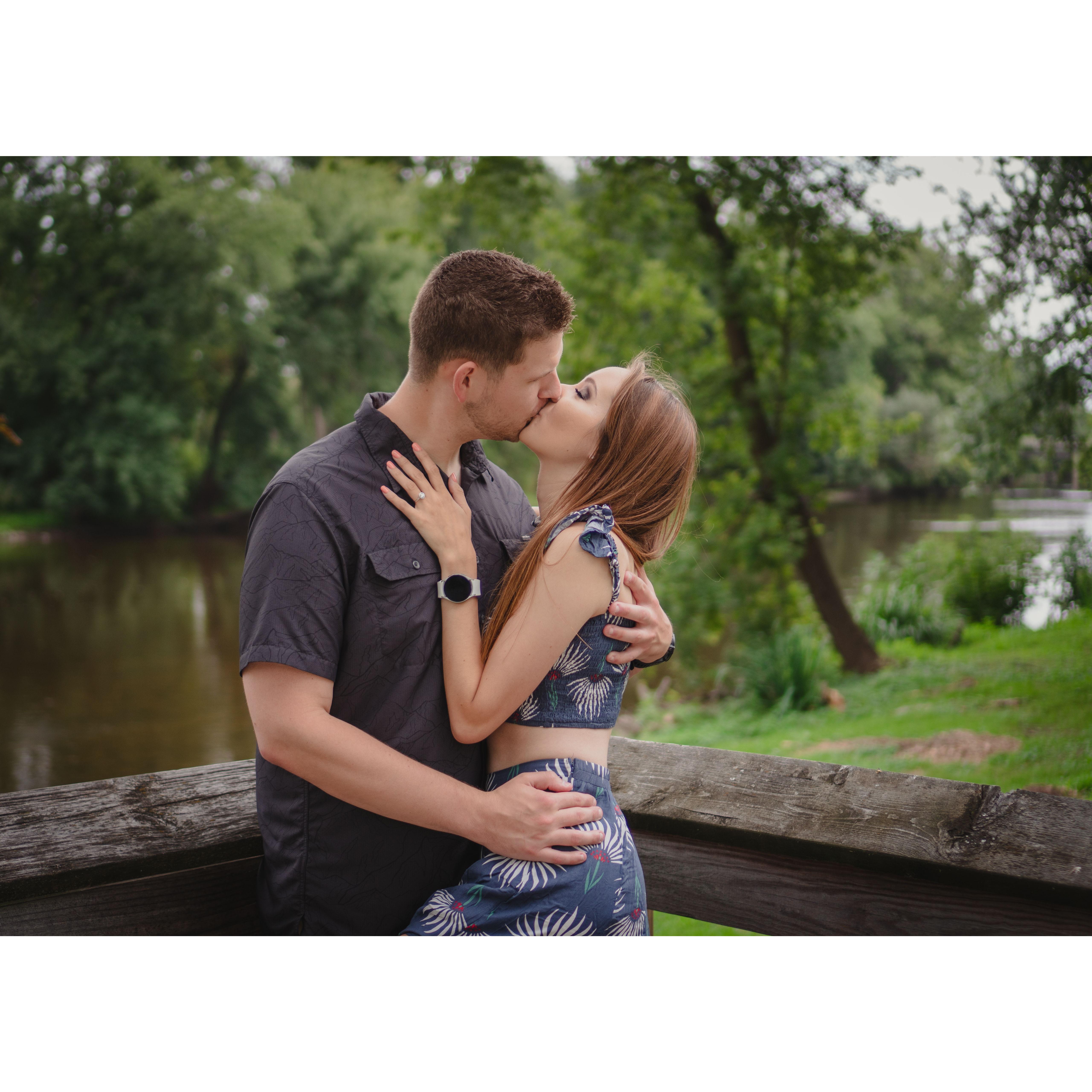 Engagement Photos in Settlers Park (Mequon/Thiensville, WI)