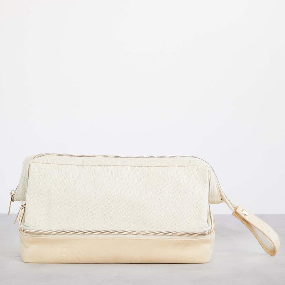 Beis - The Dopp Travel Kit in Beige
