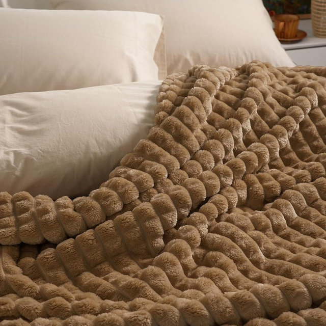 PHF Luxury Soft Fleece Blanket Queen Size, No Shed No Pilling, 380GSM Fluffy Cozy Throw Blankets for Bed, 90"x90", Lightweight Warm Bedding for Home Decor, Ideal Gift for Women, Cocoa Brown