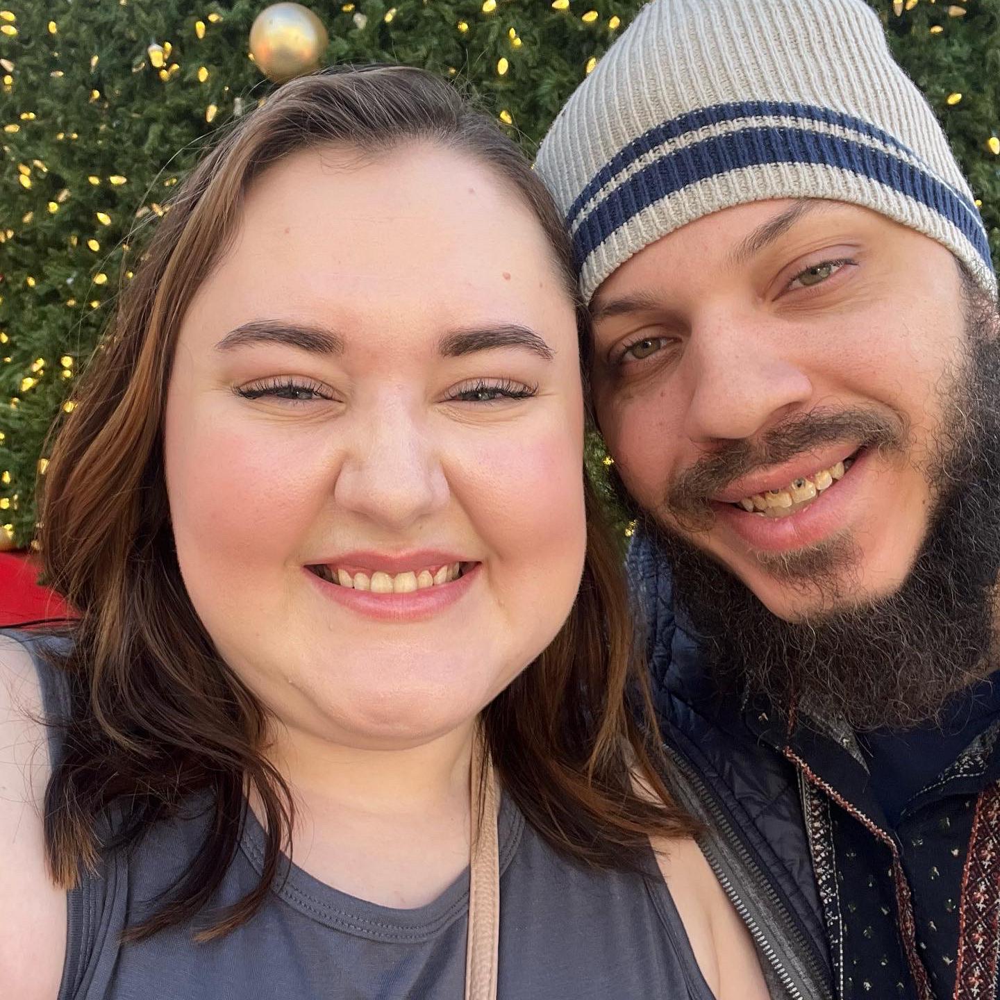 They visited the famous giant Christmas tree in Union Square 🎄