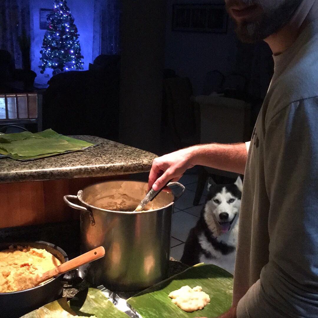 December 23, 2019
Nathan’s first time visiting Roatán & making tamales