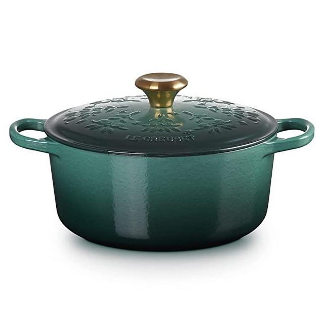 Noel Collection: Signature Dutch Oven - Embossed Tree w/ SS Gold Knob - Artichaut