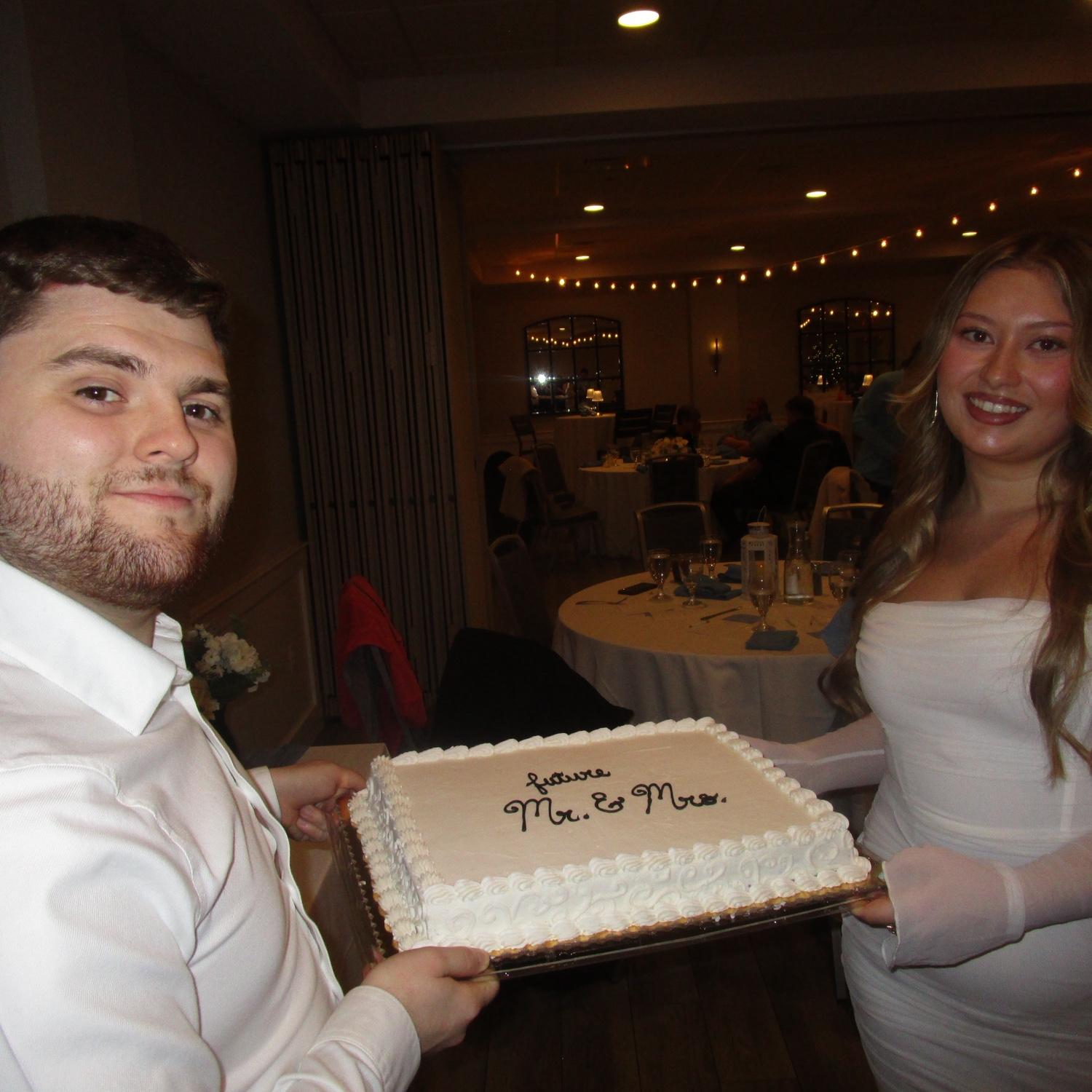 Mabel & Logan before they cut the cake