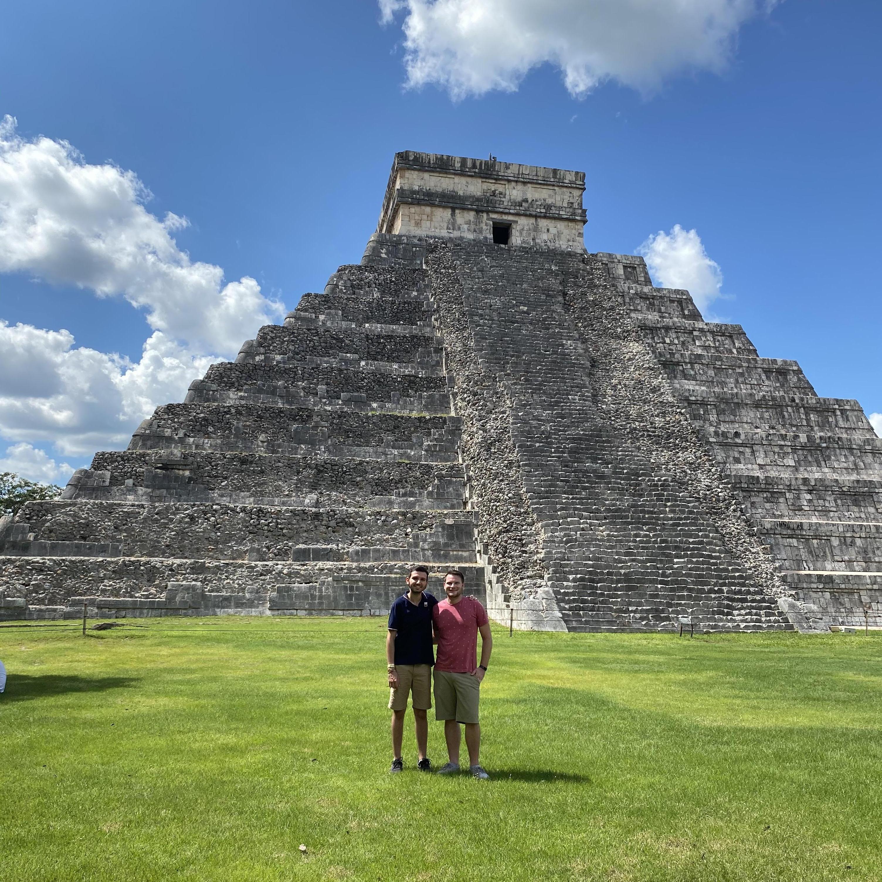 We only saw each other for 2 weeks in 2020. Chichén-Itzá, Mexico - September 2020.
Solo nos vimos durante 2 semanas en 2020. Chichén-Itzá, México - Septiembre de 2020.
