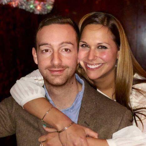 Hanging out at Simons - the best dive bar in Andersonville!