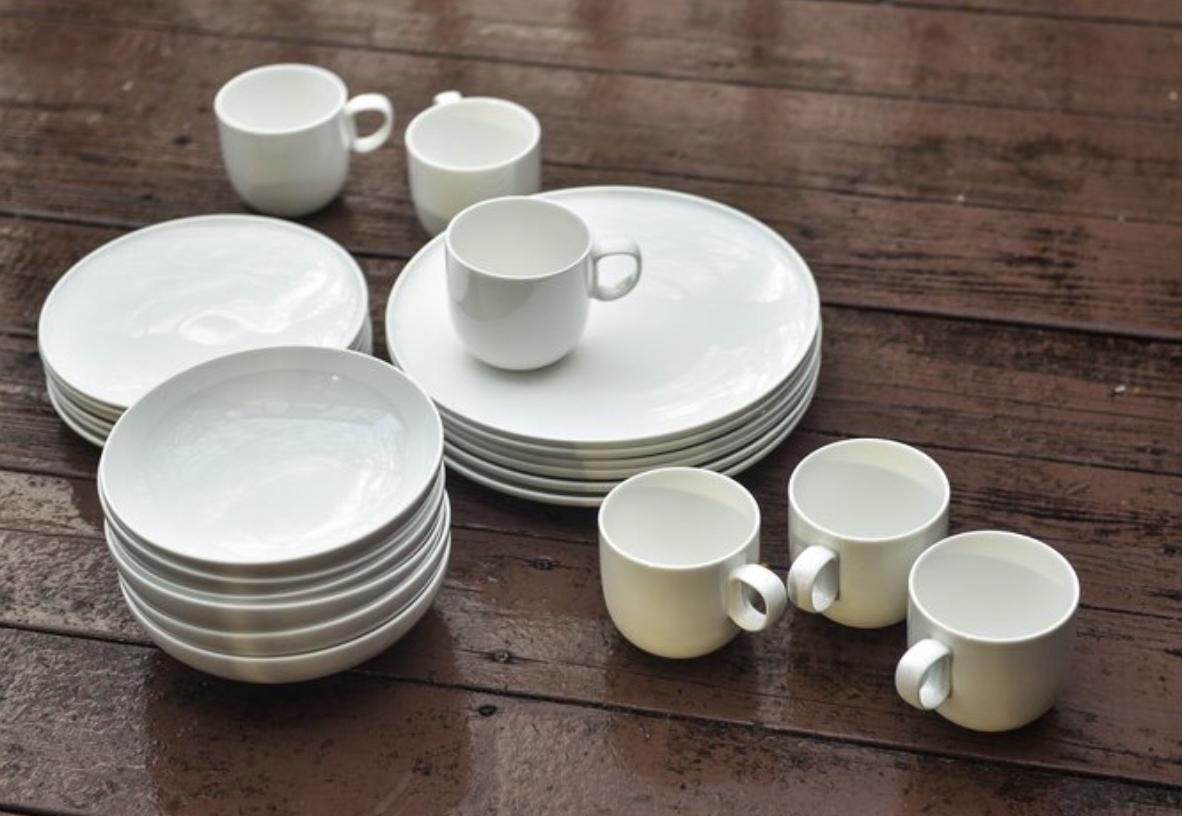 Red Vanilla Everytime 24 piece dinnerware set for 6