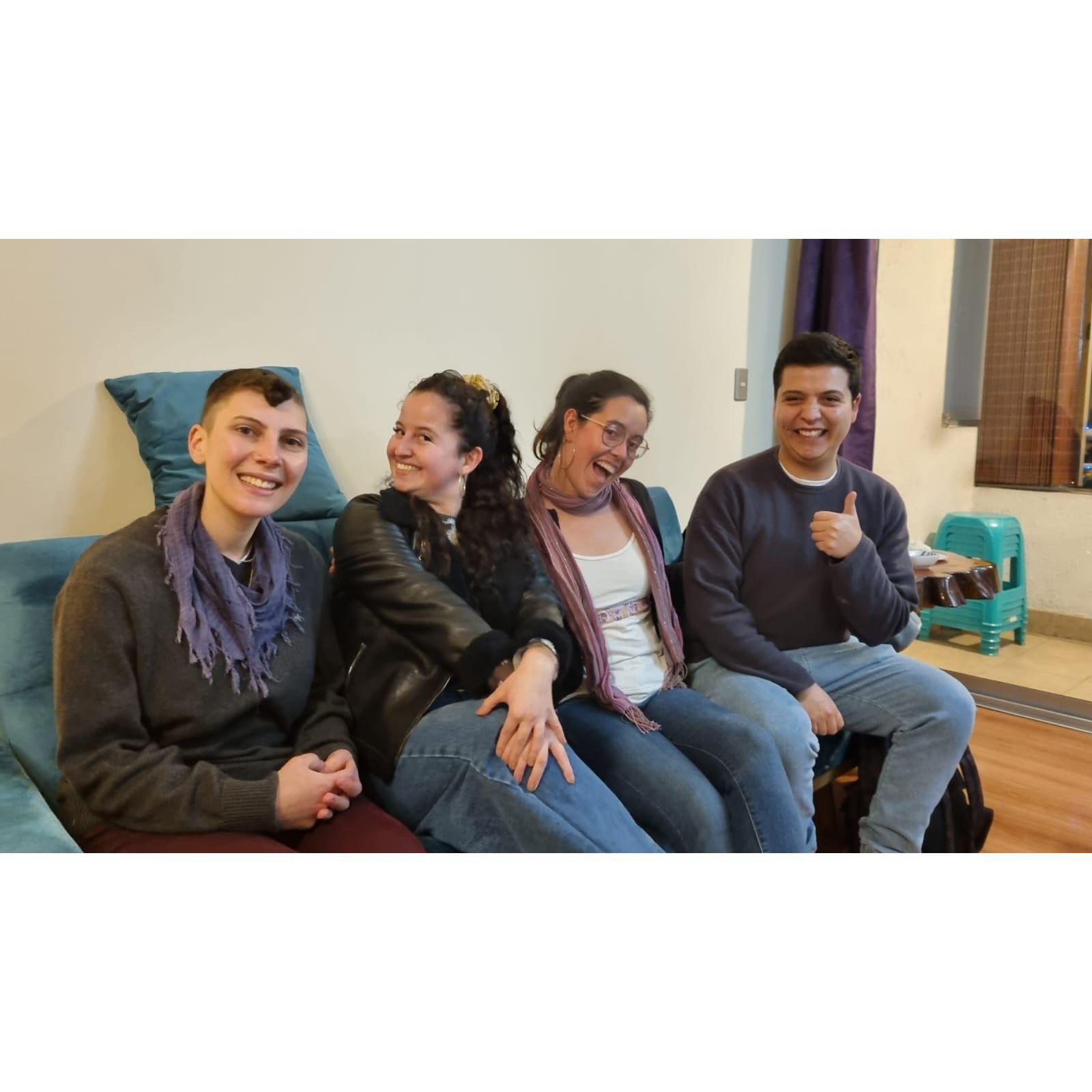 Meeting cousins / conociendo a los primos