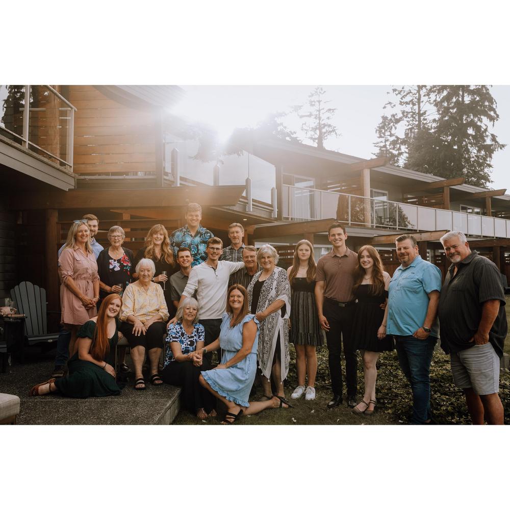 Averi Brailey and Bailey Ross' Wedding Website, image size:1000x1000