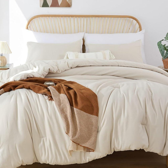 ROSGONIA Oversized Queen Comforter Beige, 3pcs (1 Comforter & 2 Pillowcases) Lightweight Oversized Queen Comforter Sets Bedding Blanket Quilts