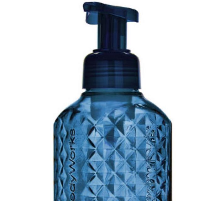 Bath and Body Works Faceted Blue Glass Hand Soap Dispenser
