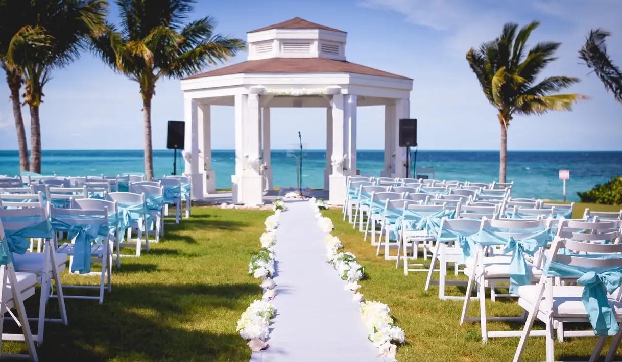 The Wedding Website of Amy Banks and Bryan Cintel